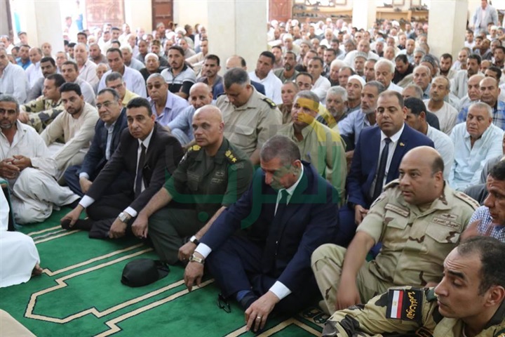 بالفيديو والصور.. جنازة شهيد رفح تتحوّل لمظاهرة ضد الإرهاب بكفر الشيخ