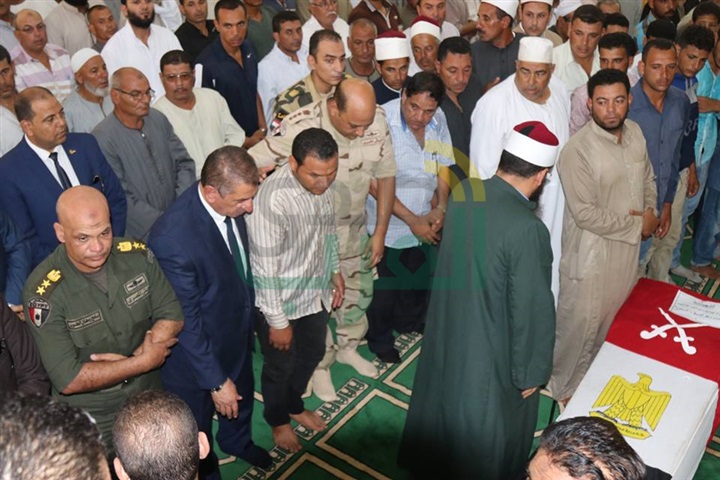 بالفيديو والصور.. جنازة شهيد رفح تتحوّل لمظاهرة ضد الإرهاب بكفر الشيخ