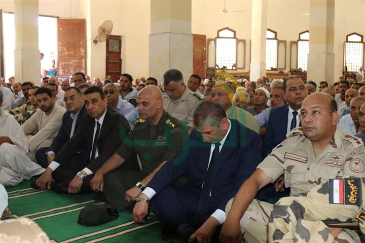 بالفيديو والصور.. جنازة شهيد رفح تتحوّل لمظاهرة ضد الإرهاب بكفر الشيخ