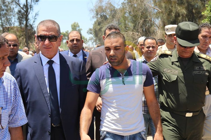 بالفيديو والصور.. جنازة شهيد رفح تتحوّل لمظاهرة ضد الإرهاب بكفر الشيخ