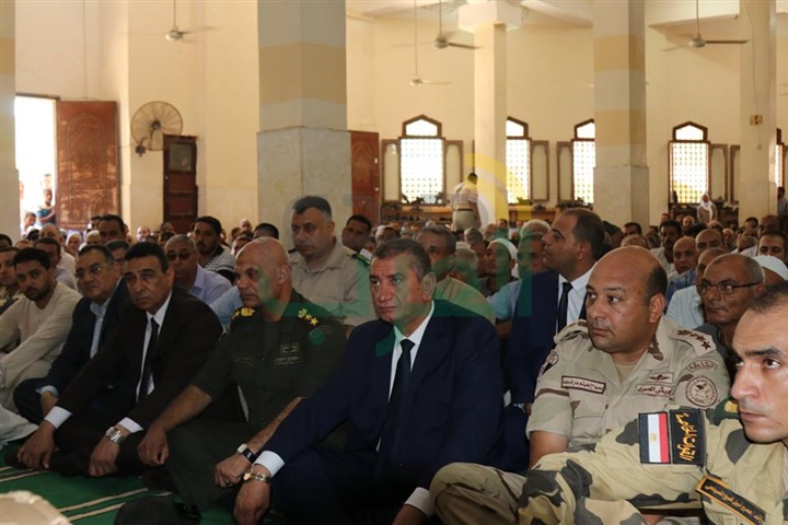 بالفيديو والصور.. جنازة شهيد رفح تتحوّل لمظاهرة ضد الإرهاب بكفر الشيخ