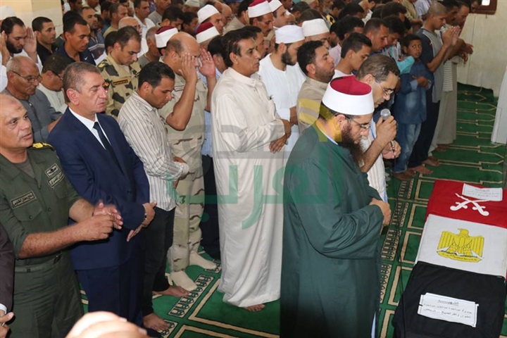 بالفيديو والصور.. جنازة شهيد رفح تتحوّل لمظاهرة ضد الإرهاب بكفر الشيخ