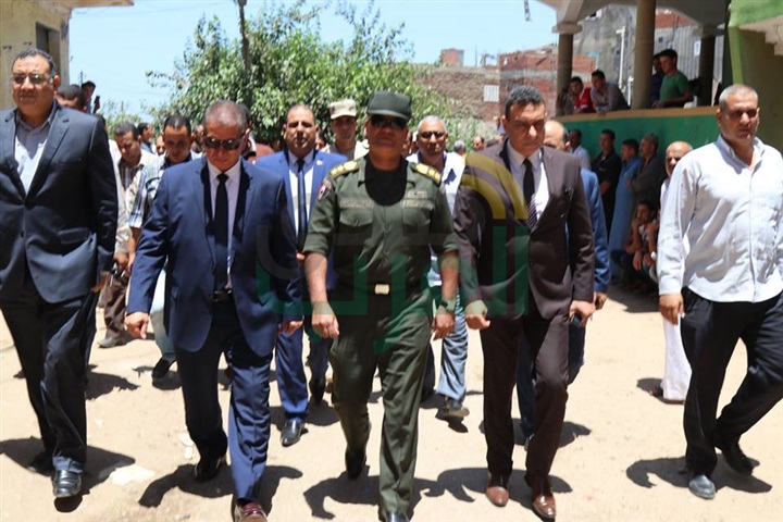 بالفيديو والصور.. جنازة شهيد رفح تتحوّل لمظاهرة ضد الإرهاب بكفر الشيخ