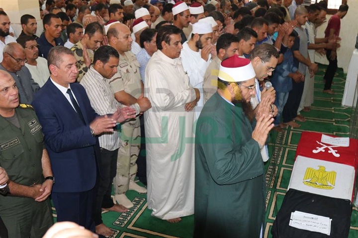 بالفيديو والصور.. جنازة شهيد رفح تتحوّل لمظاهرة ضد الإرهاب بكفر الشيخ