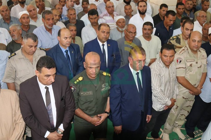 بالفيديو والصور.. جنازة شهيد رفح تتحوّل لمظاهرة ضد الإرهاب بكفر الشيخ