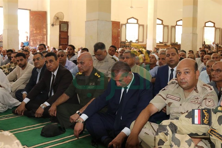 بالفيديو والصور.. جنازة شهيد رفح تتحوّل لمظاهرة ضد الإرهاب بكفر الشيخ