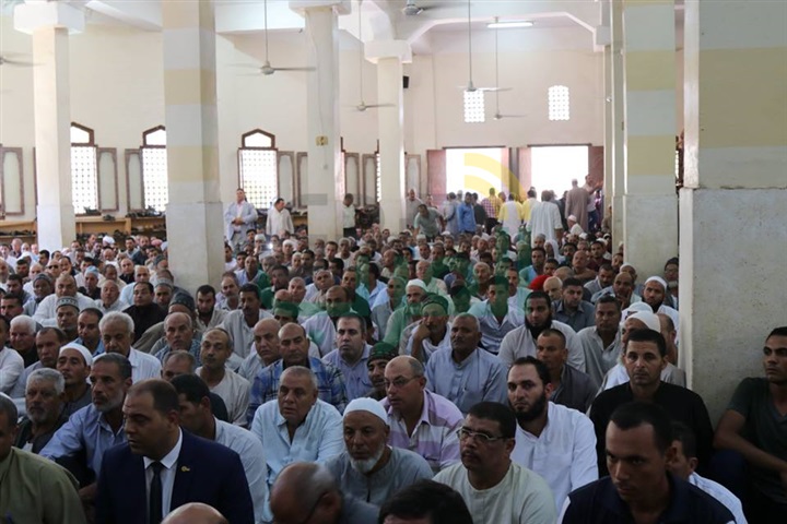 بالفيديو والصور.. جنازة شهيد رفح تتحوّل لمظاهرة ضد الإرهاب بكفر الشيخ