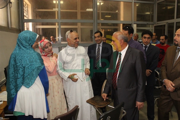 رئيس جامعة طنطا يتفقد معمل التنسيق بالجامعة