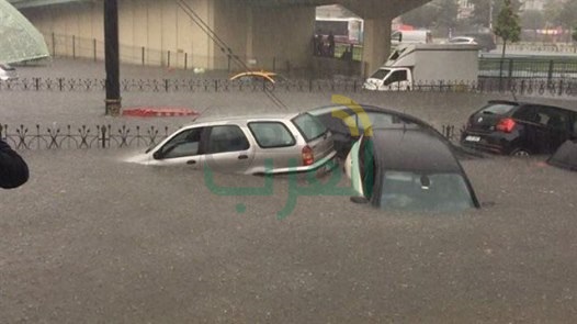 بالصور.. الأمطار تغرق مدينة إسطنبول