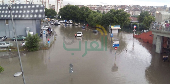 بالصور.. الأمطار تغرق مدينة إسطنبول