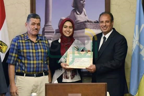 محافظ الاسكندرية يكرم ١٣ طالب وطالبة من أوائل الشهادات الأزهرية