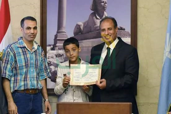 محافظ الاسكندرية يكرم ١٣ طالب وطالبة من أوائل الشهادات الأزهرية