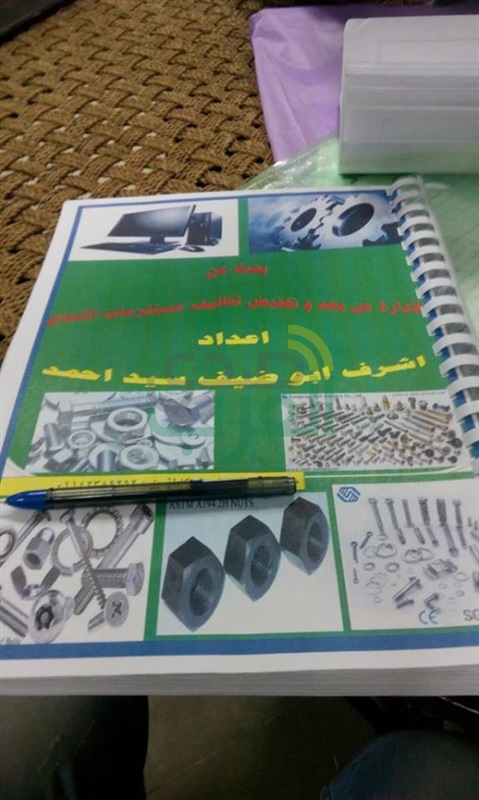 بالصور.. شاب أقصرى يعد دراسة عن تدوير مخلفات المصانع