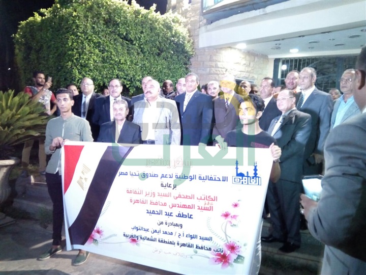 بالصور ..محافظ القاهرة يكرم تجارالموسكي والفجالة والجمالية المتبرعين لـ"تحيا مصر "