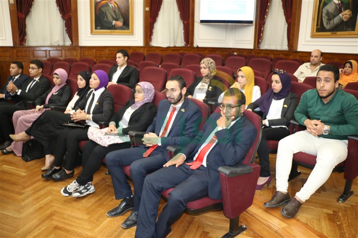 بالصور..محافظة القاهرة تحتفل بختام البرنامج التدريبى لبرلمان شباب القاهرة