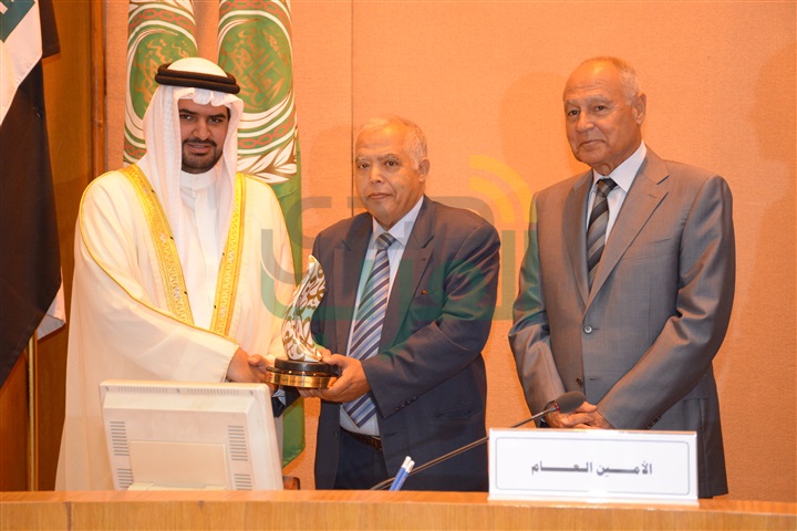 تكريم شخصيات عربية هامة باحتفالية جائزة الشيخ "عيسى آل خليفة" للعمل التطوعي تكريم شخصيات عربية هامة باحتفالية جائزة الشيخ "عيسى آل خليفة" للعمل التطوعي