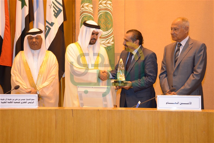 تكريم شخصيات عربية هامة باحتفالية جائزة الشيخ "عيسى آل خليفة" للعمل التطوعي تكريم شخصيات عربية هامة باحتفالية جائزة الشيخ "عيسى آل خليفة" للعمل التطوعي