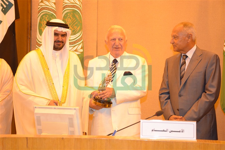 تكريم شخصيات عربية هامة باحتفالية جائزة الشيخ "عيسى آل خليفة" للعمل التطوعي تكريم شخصيات عربية هامة باحتفالية جائزة الشيخ "عيسى آل خليفة" للعمل التطوعي