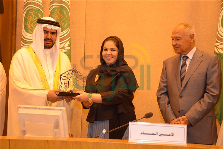 تكريم شخصيات عربية هامة باحتفالية جائزة الشيخ "عيسى آل خليفة" للعمل التطوعي تكريم شخصيات عربية هامة باحتفالية جائزة الشيخ "عيسى آل خليفة" للعمل التطوعي