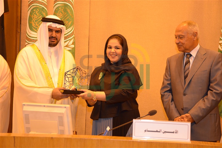تكريم شخصيات عربية هامة باحتفالية جائزة الشيخ "عيسى آل خليفة" للعمل التطوعي تكريم شخصيات عربية هامة باحتفالية جائزة الشيخ "عيسى آل خليفة" للعمل التطوعي
