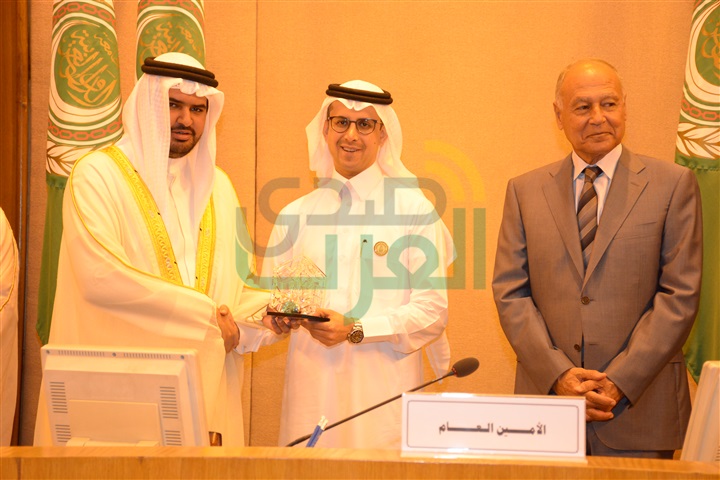 تكريم شخصيات عربية هامة باحتفالية جائزة الشيخ "عيسى آل خليفة" للعمل التطوعي تكريم شخصيات عربية هامة باحتفالية جائزة الشيخ "عيسى آل خليفة" للعمل التطوعي