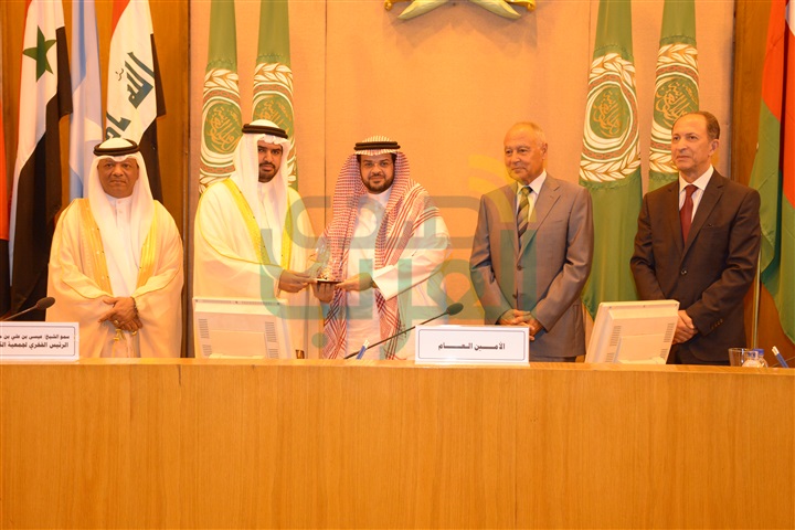 تكريم شخصيات عربية هامة باحتفالية جائزة الشيخ "عيسى آل خليفة" للعمل التطوعي تكريم شخصيات عربية هامة باحتفالية جائزة الشيخ "عيسى آل خليفة" للعمل التطوعي