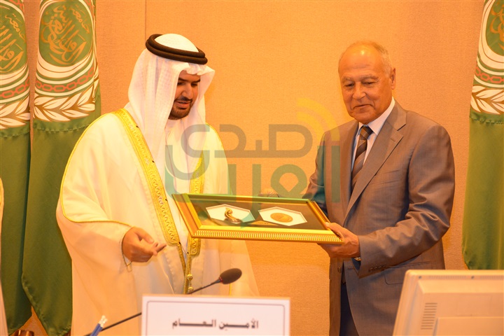 تكريم شخصيات عربية هامة باحتفالية جائزة الشيخ "عيسى آل خليفة" للعمل التطوعي تكريم شخصيات عربية هامة باحتفالية جائزة الشيخ "عيسى آل خليفة" للعمل التطوعي