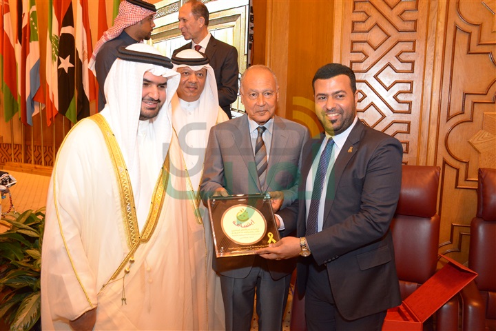 تكريم شخصيات عربية هامة باحتفالية جائزة الشيخ "عيسى آل خليفة" للعمل التطوعي تكريم شخصيات عربية هامة باحتفالية جائزة الشيخ "عيسى آل خليفة" للعمل التطوعي