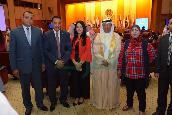 تكريم شخصيات عربية هامة باحتفالية جائزة الشيخ "عيسى آل خليفة" للعمل التطوعي تكريم شخصيات عربية هامة باحتفالية جائزة الشيخ "عيسى آل خليفة" للعمل التطوعي