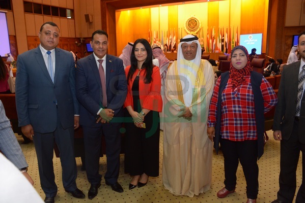 تكريم شخصيات عربية هامة باحتفالية جائزة الشيخ "عيسى آل خليفة" للعمل التطوعي تكريم شخصيات عربية هامة باحتفالية جائزة الشيخ "عيسى آل خليفة" للعمل التطوعي