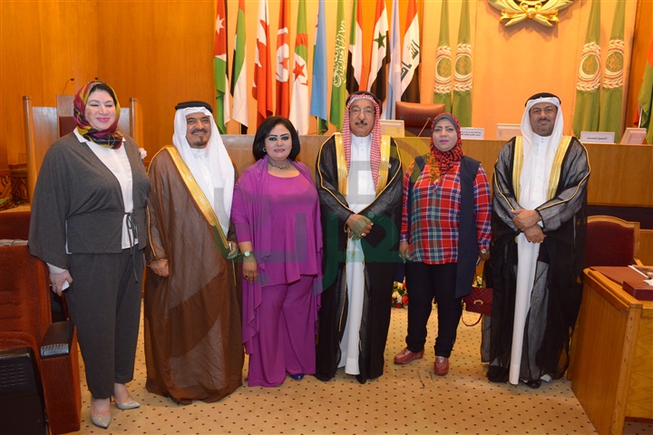 تكريم شخصيات عربية هامة باحتفالية جائزة الشيخ "عيسى آل خليفة" للعمل التطوعي تكريم شخصيات عربية هامة باحتفالية جائزة الشيخ "عيسى آل خليفة" للعمل التطوعي