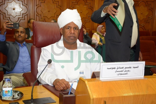 تكريم شخصيات عربية هامة باحتفالية جائزة الشيخ "عيسى آل خليفة" للعمل التطوعي تكريم شخصيات عربية هامة باحتفالية جائزة الشيخ "عيسى آل خليفة" للعمل التطوعي