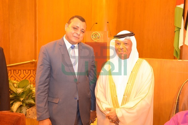 تكريم شخصيات عربية هامة باحتفالية جائزة الشيخ "عيسى آل خليفة" للعمل التطوعي تكريم شخصيات عربية هامة باحتفالية جائزة الشيخ "عيسى آل خليفة" للعمل التطوعي
