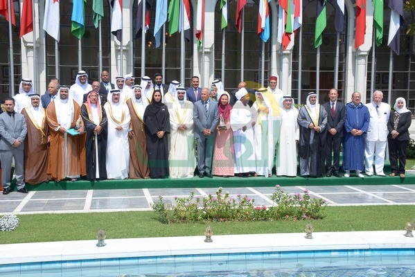 تكريم شخصيات عربية هامة باحتفالية جائزة الشيخ "عيسى آل خليفة" للعمل التطوعي تكريم شخصيات عربية هامة باحتفالية جائزة الشيخ "عيسى آل خليفة" للعمل التطوعي