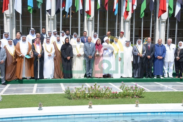 تكريم شخصيات عربية هامة باحتفالية جائزة الشيخ "عيسى آل خليفة" للعمل التطوعي تكريم شخصيات عربية هامة باحتفالية جائزة الشيخ "عيسى آل خليفة" للعمل التطوعي