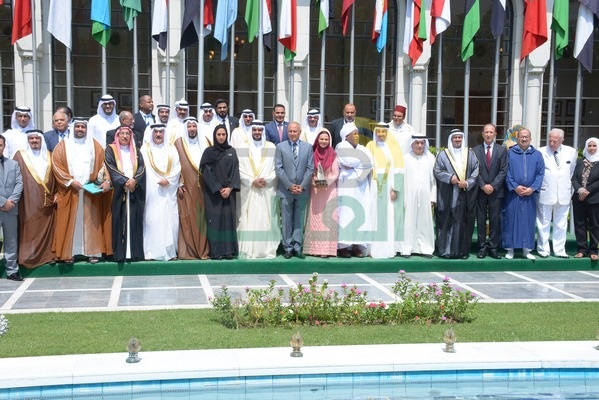 تكريم شخصيات عربية هامة باحتفالية جائزة الشيخ "عيسى آل خليفة" للعمل التطوعي تكريم شخصيات عربية هامة باحتفالية جائزة الشيخ "عيسى آل خليفة" للعمل التطوعي