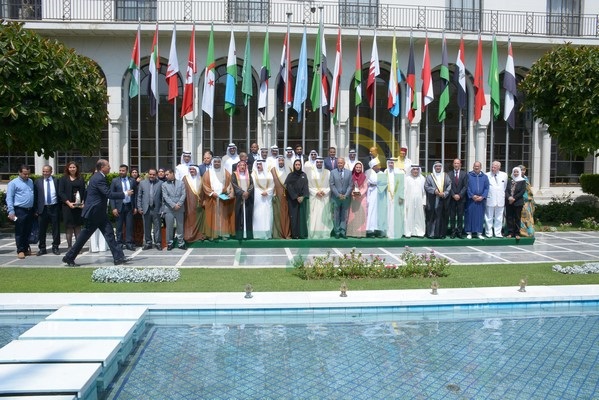 تكريم شخصيات عربية هامة باحتفالية جائزة الشيخ "عيسى آل خليفة" للعمل التطوعي تكريم شخصيات عربية هامة باحتفالية جائزة الشيخ "عيسى آل خليفة" للعمل التطوعي