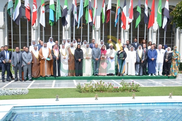 تكريم شخصيات عربية هامة باحتفالية جائزة الشيخ "عيسى آل خليفة" للعمل التطوعي تكريم شخصيات عربية هامة باحتفالية جائزة الشيخ "عيسى آل خليفة" للعمل التطوعي