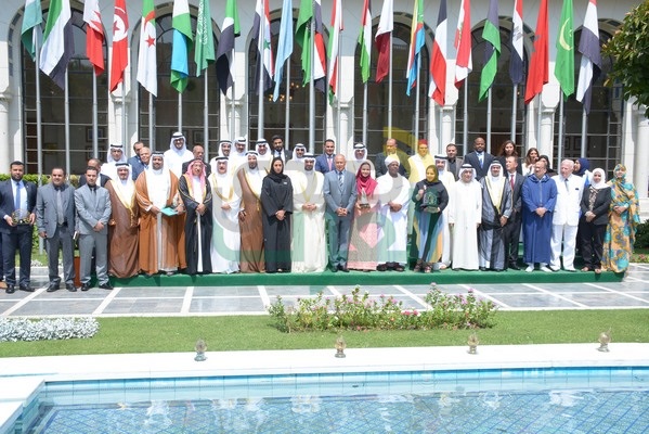 تكريم شخصيات عربية هامة باحتفالية جائزة الشيخ "عيسى آل خليفة" للعمل التطوعي تكريم شخصيات عربية هامة باحتفالية جائزة الشيخ "عيسى آل خليفة" للعمل التطوعي
