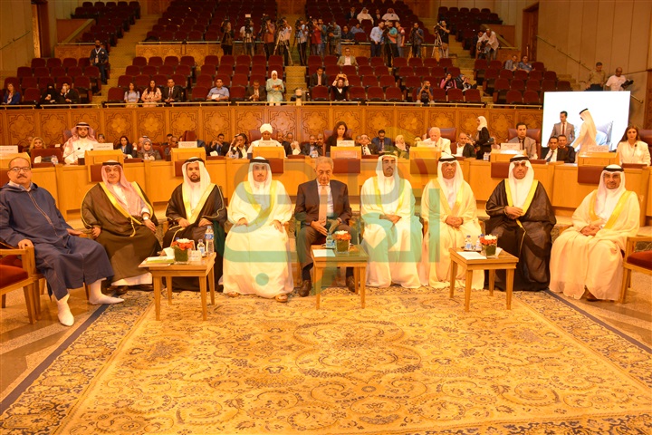 تكريم شخصيات عربية هامة باحتفالية جائزة الشيخ "عيسى آل خليفة" للعمل التطوعي تكريم شخصيات عربية هامة باحتفالية جائزة الشيخ "عيسى آل خليفة" للعمل التطوعي