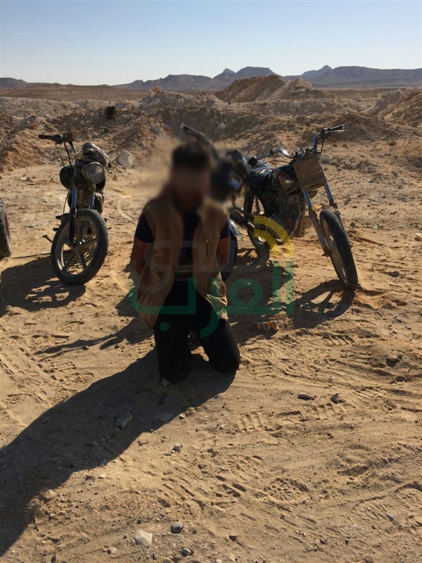 بالصور.. القوات المسلحة تضبط 3 تكفيريين ومواد متفجرة فى سيناء