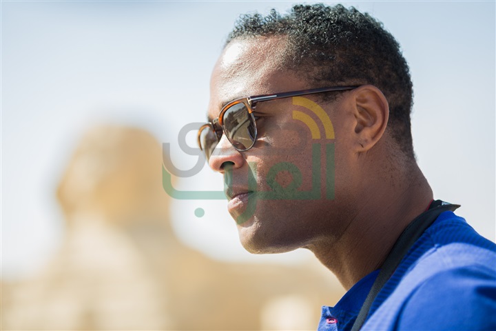 بالصور.. كلايفرت نجم برشلونة يزور الأهرامات وأبو الهول