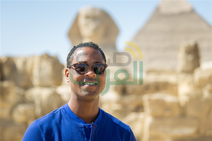 بالصور.. كلايفرت نجم برشلونة يزور الأهرامات وأبو الهول