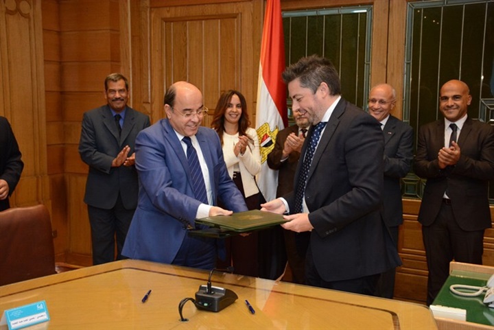 العصار يشهد توقيع مذكرة تفاهم بين الهيئة القومية للإنتاج الحربي وشركة مونزيسي 