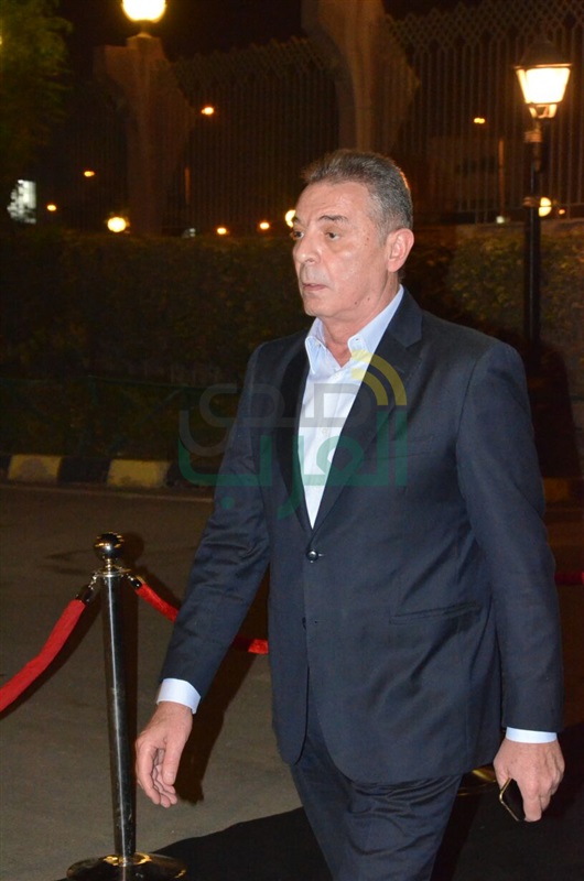بالصور .. يسرا ووحيد حامد ومنة شبي أول الحضور في عزاء والدة عباس أبو الحسن 