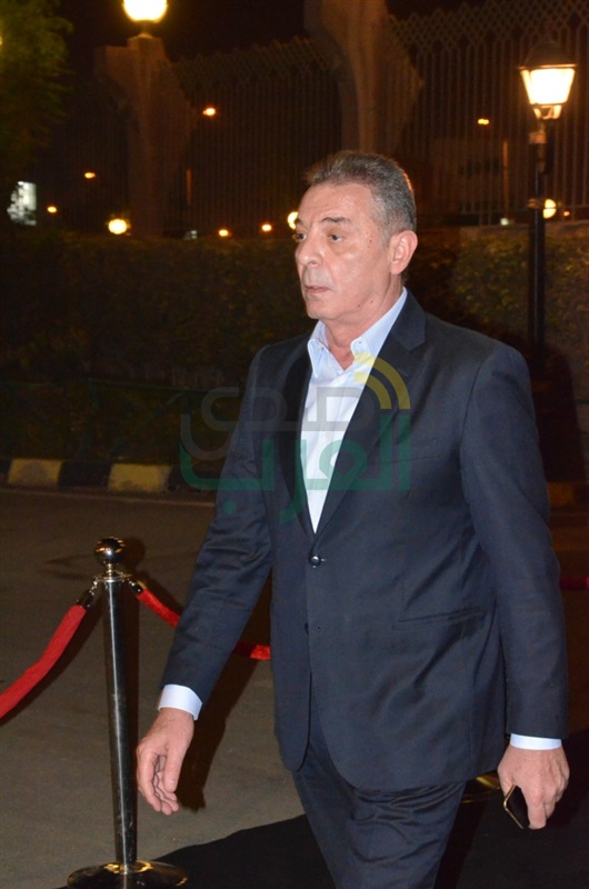 بالصور .. يسرا ووحيد حامد ومنة شبي أول الحضور في عزاء والدة عباس أبو الحسن 