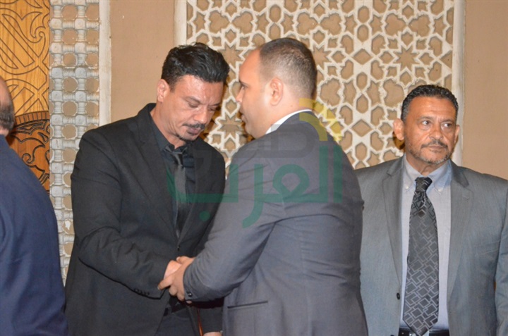 بالصور .. يسرا ووحيد حامد ومنة شبي أول الحضور في عزاء والدة عباس أبو الحسن 