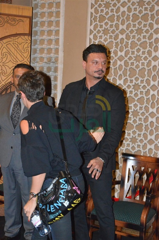 بالصور .. يسرا ووحيد حامد ومنة شبي أول الحضور في عزاء والدة عباس أبو الحسن 