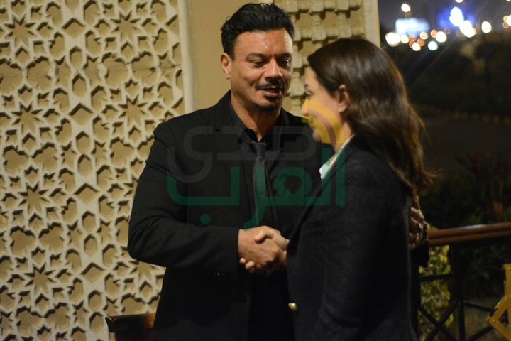 بالصور .. يسرا ووحيد حامد ومنة شبي أول الحضور في عزاء والدة عباس أبو الحسن 