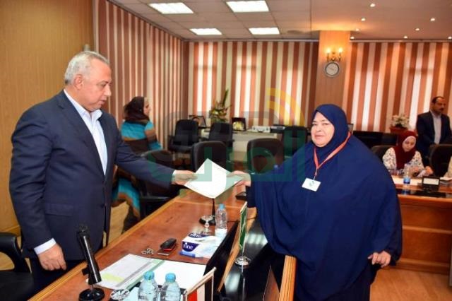 توزيع عقود (75 ) وحدة سكنية من وحدات المشروع القومي للإسكان بالشرقية